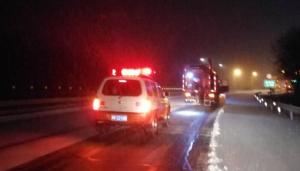 河南迎來2018年第一場(chǎng)雪 高遠(yuǎn)日常養(yǎng)護(hù)項(xiàng)目部開啟除雪模式戰(zhàn)冰雪