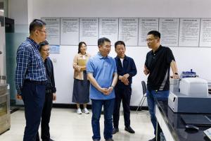 湖北鄂中通世達(dá)瀝青有限公司總經(jīng)理黃晶到訪高遠(yuǎn)路業(yè)